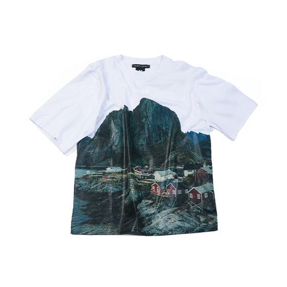 Oversized, unisex t-shirt with 'Scandinavian landscape' print (White)